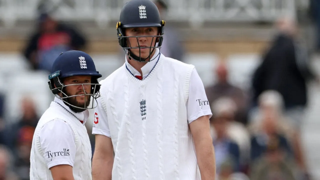 English openers Zak Crawley and Ben Duckett.webp